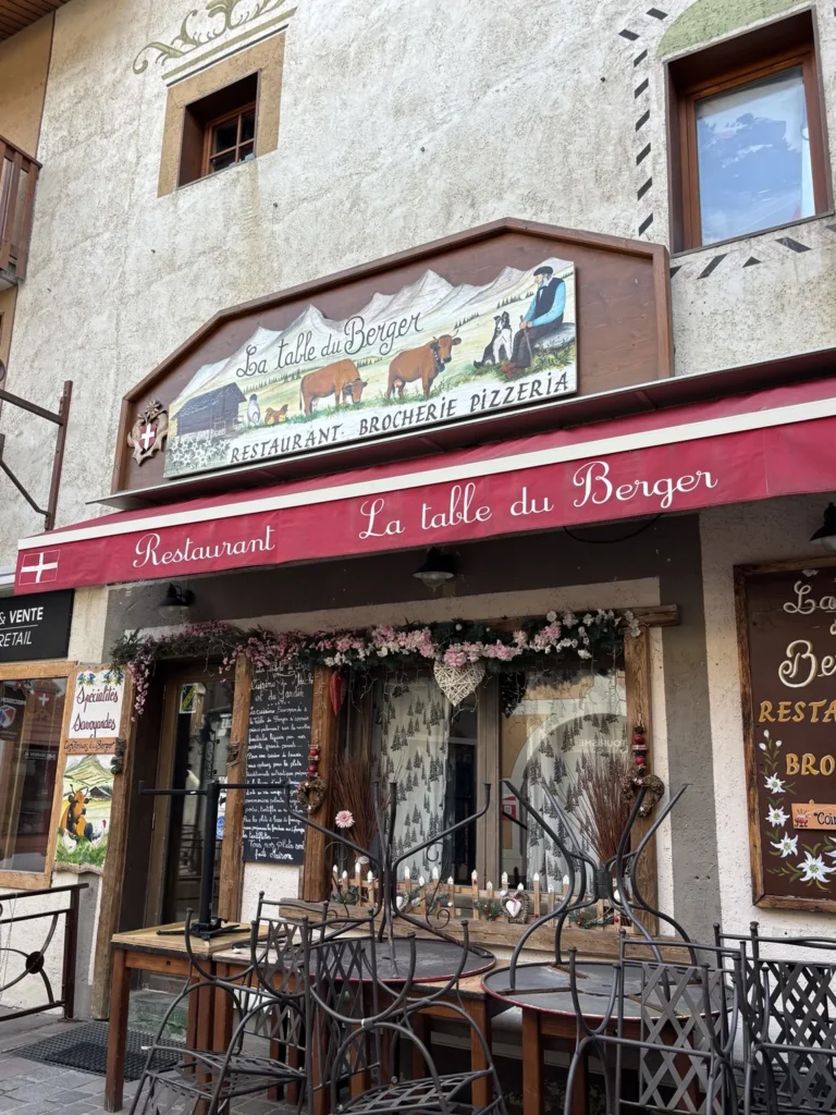 Devanture d’un restaurant dans le Bourg de Valmorel